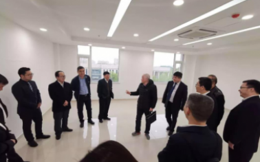 創業園入駐項目專家人員蒞臨創業商務中心五六號辦公樓實地考察