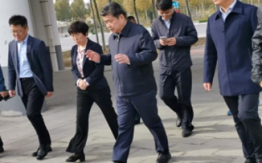 市委常委、統戰部部長李家良到濱州市火車站督導創城工作