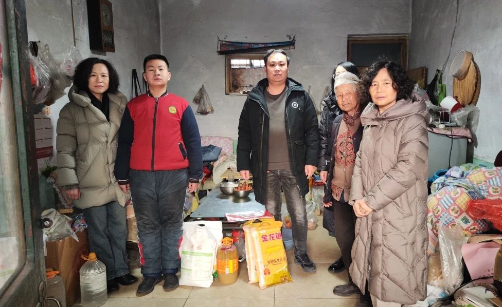 新春慰問暖人心 用情幫扶顯擔當 —惠眾財金集團開展春節前走訪慰問活動(圖1)